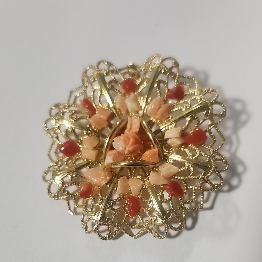 Elegant Gold Tone Vintage Brooch Pendant
